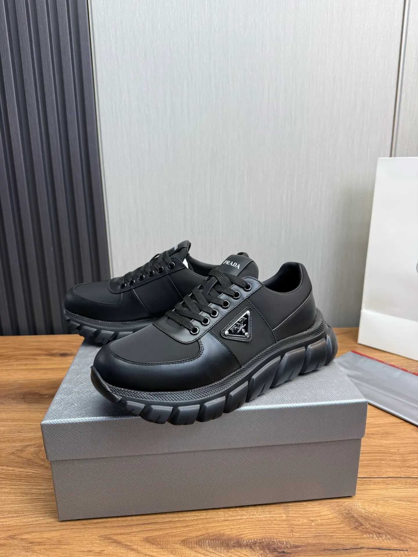 Men's shoes 💰580💰 [PRADA] Men's shoes are popular in the counter, official website is synchronized, 1 high-quality shipment ✔️Imported cowhide fabric + cowhide lining, 1🆚1 replica, original sole, 38-45 (45 customized, non-refundable)